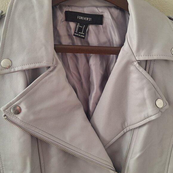 Forever 21 Soft Gray Cropped Asymmetrical Zip Moto Jacket Faux leather Size S - Picture 3 of 7